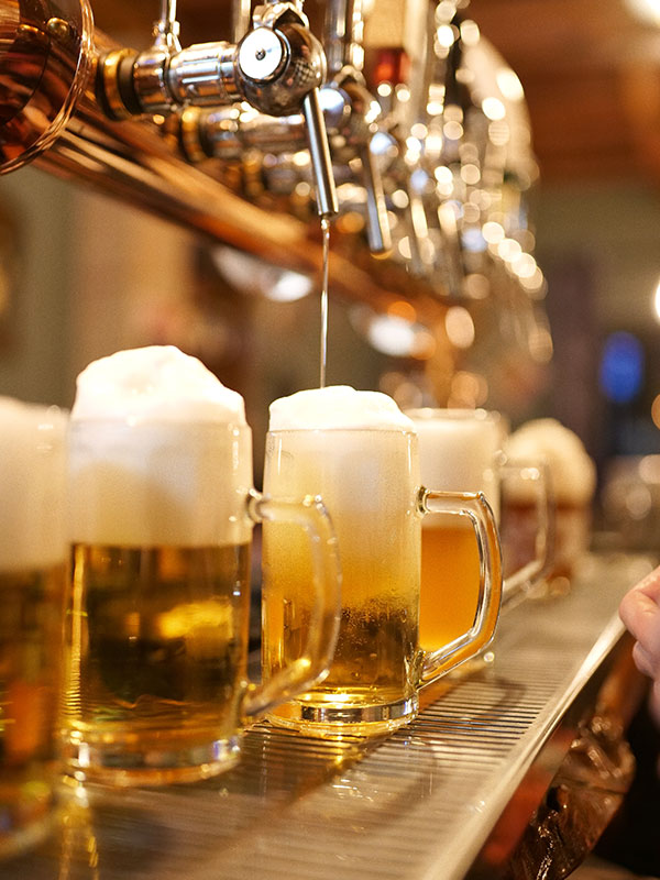 discussioni davanti una birra- birre spillatura